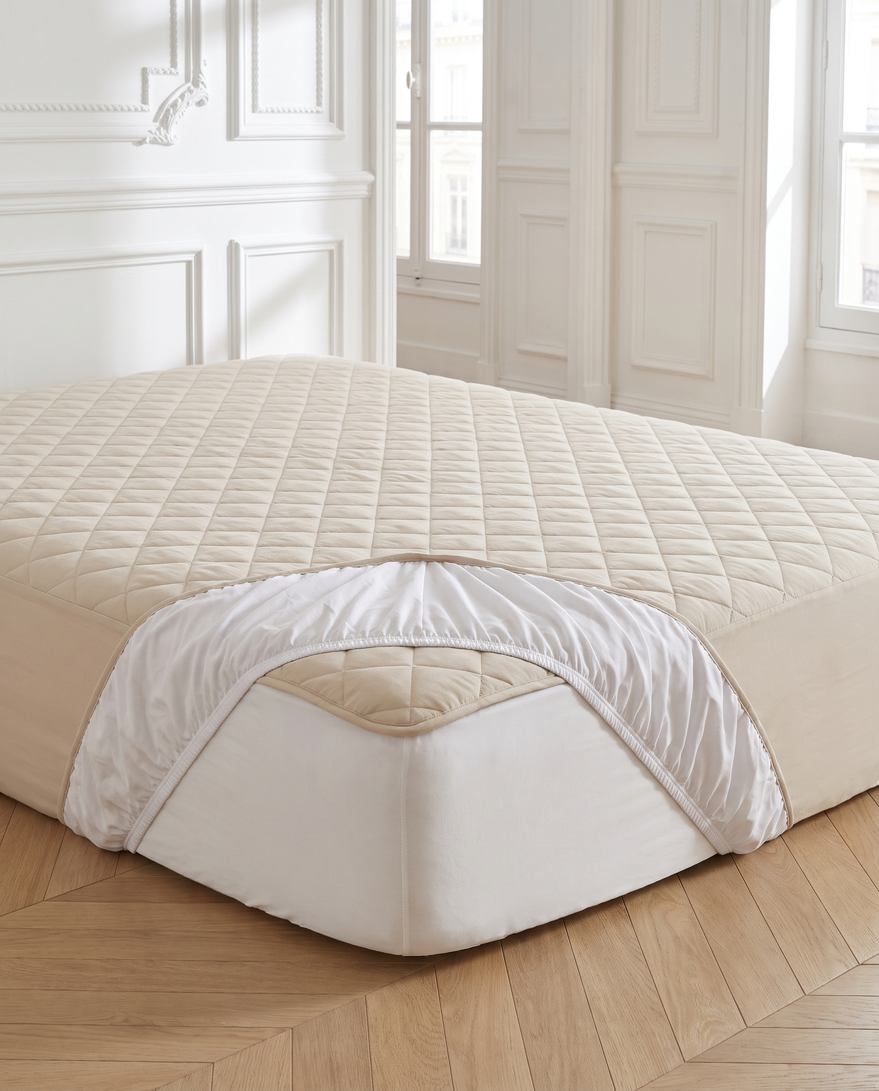 Protège-matelas imperméable matelassé sur un matelas, Noctua Paris