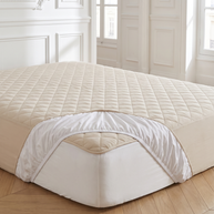 Protège-matelas imperméable matelassé sur un matelas, Noctua Paris