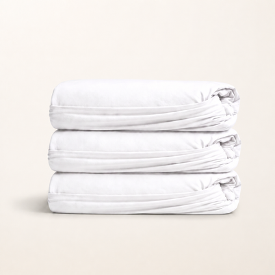 Drap-housse en coton égyptien 400 fils blanc, packshot sur fond blanc chaud, Noctua Paris