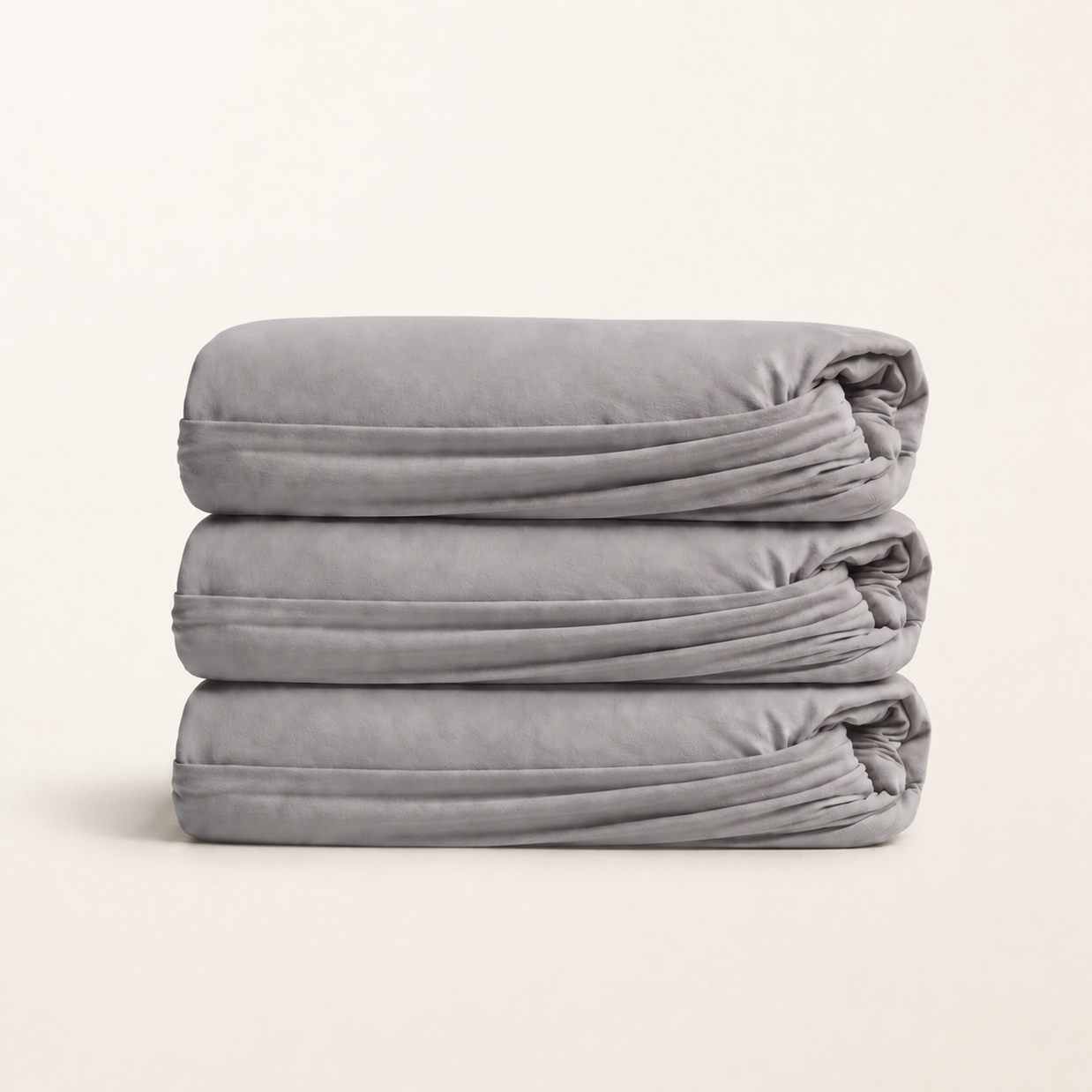 Drap-housse en coton égyptien 400 fils gris, packshot sur fond blanc chaud, Noctua Paris