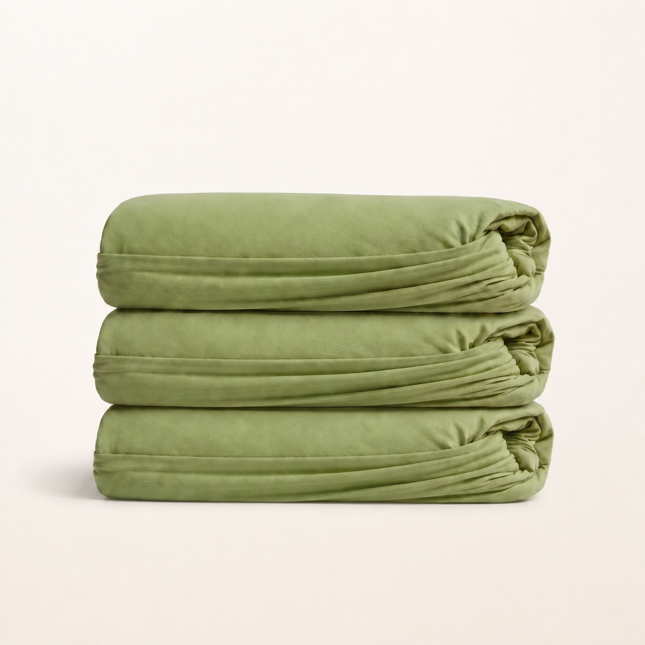Drap-housse en coton égyptien 400 fils vert feuille, packshot sur fond blanc chaud, Noctua Paris