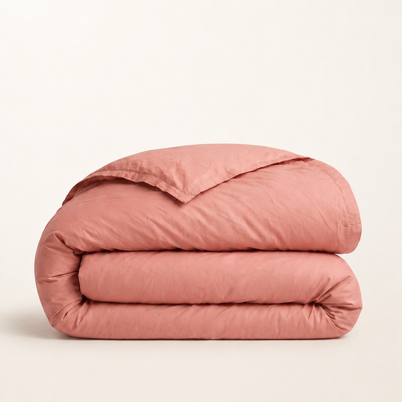 Housse de couette en coton égyptien rose, packshot sur fond blanc chaud, Noctua Paris