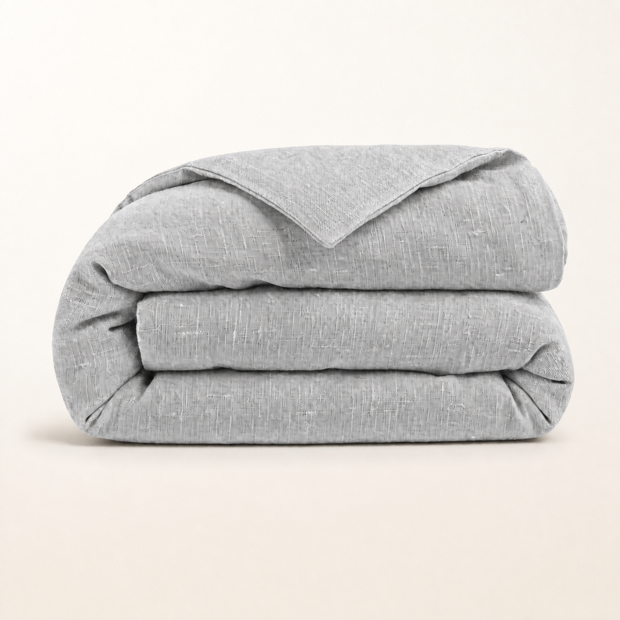 Housse de couette en lin lavé gris perle, packshot sur fond blanc chaud, Noctua Paris