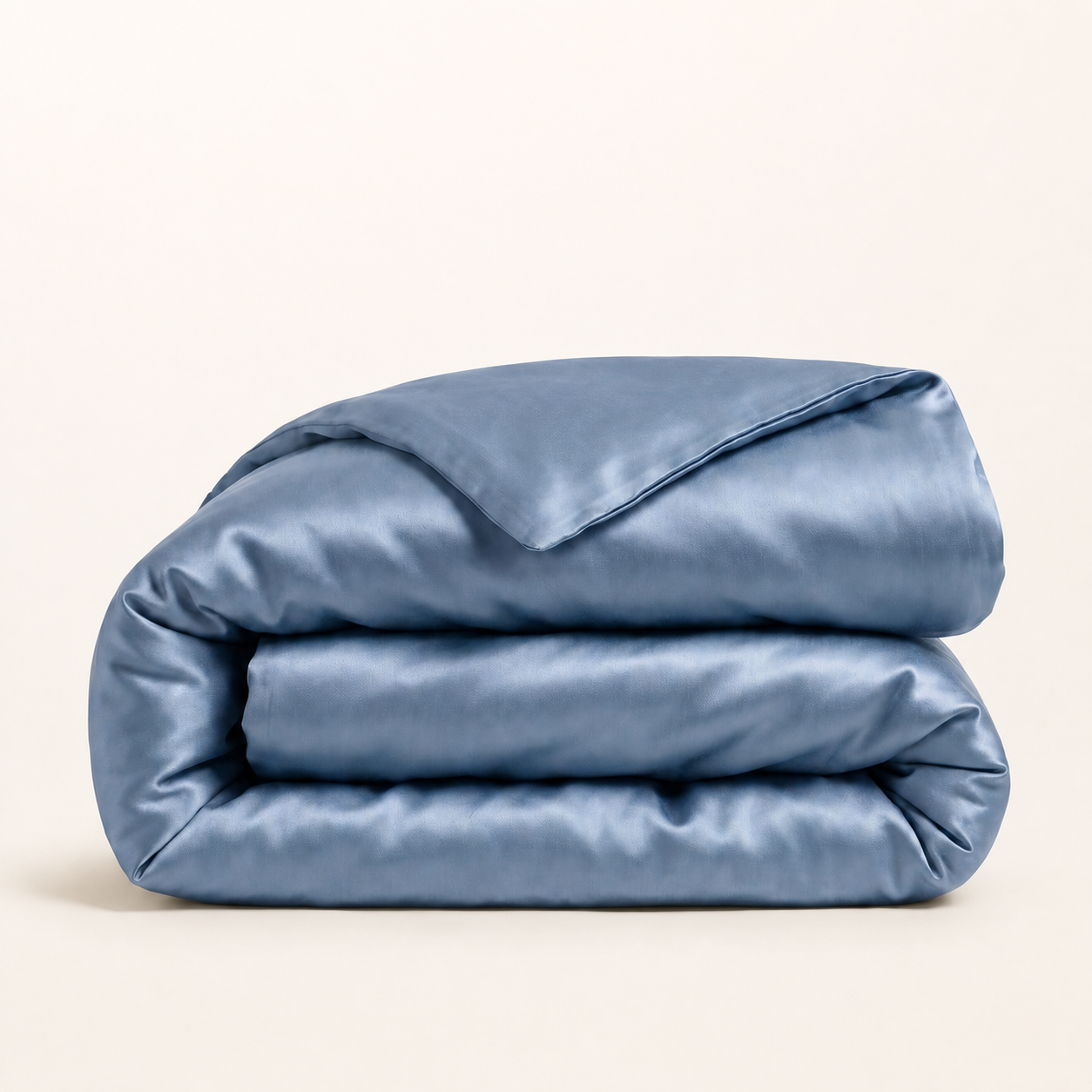 Housse de couette en Lyocell d'eucalyptus bleu, packshot sur fond blanc chaud, Noctua Paris