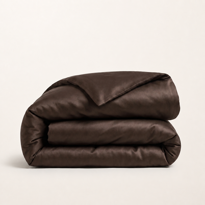 Housse de couette en Lyocell d'eucalyptus café foncé, packshot sur fond blanc chaud, Noctua Paris