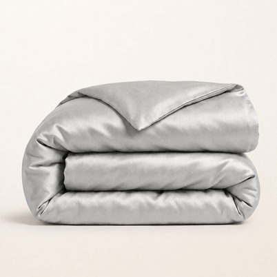 Housse de couette en Lyocell d'eucalyptus gris argent, packshot sur fond blanc chaud, Noctua Paris