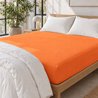 noctua_drap-housse-coton-doux_orange_01-lit-fait_atelier
