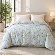 noctua_housse-estampe_bleu-ciel-fleuri_01-lit-fait_atelier