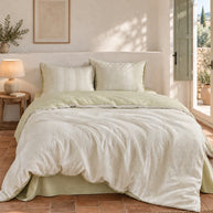 noctua_parure-gaze-triple_amande_01-lit-fait_vacances