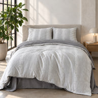 noctua_parure-gaze-triple_gris-perle_01-lit-fait_atelier