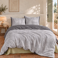 noctua_parure-gaze-triple_gris_01-lit-fait_vacances