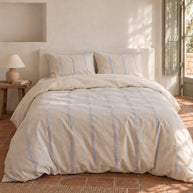 noctua_parure-rayure-fine-coton-lin_rayure-bleue_01-lit-fait_vacances