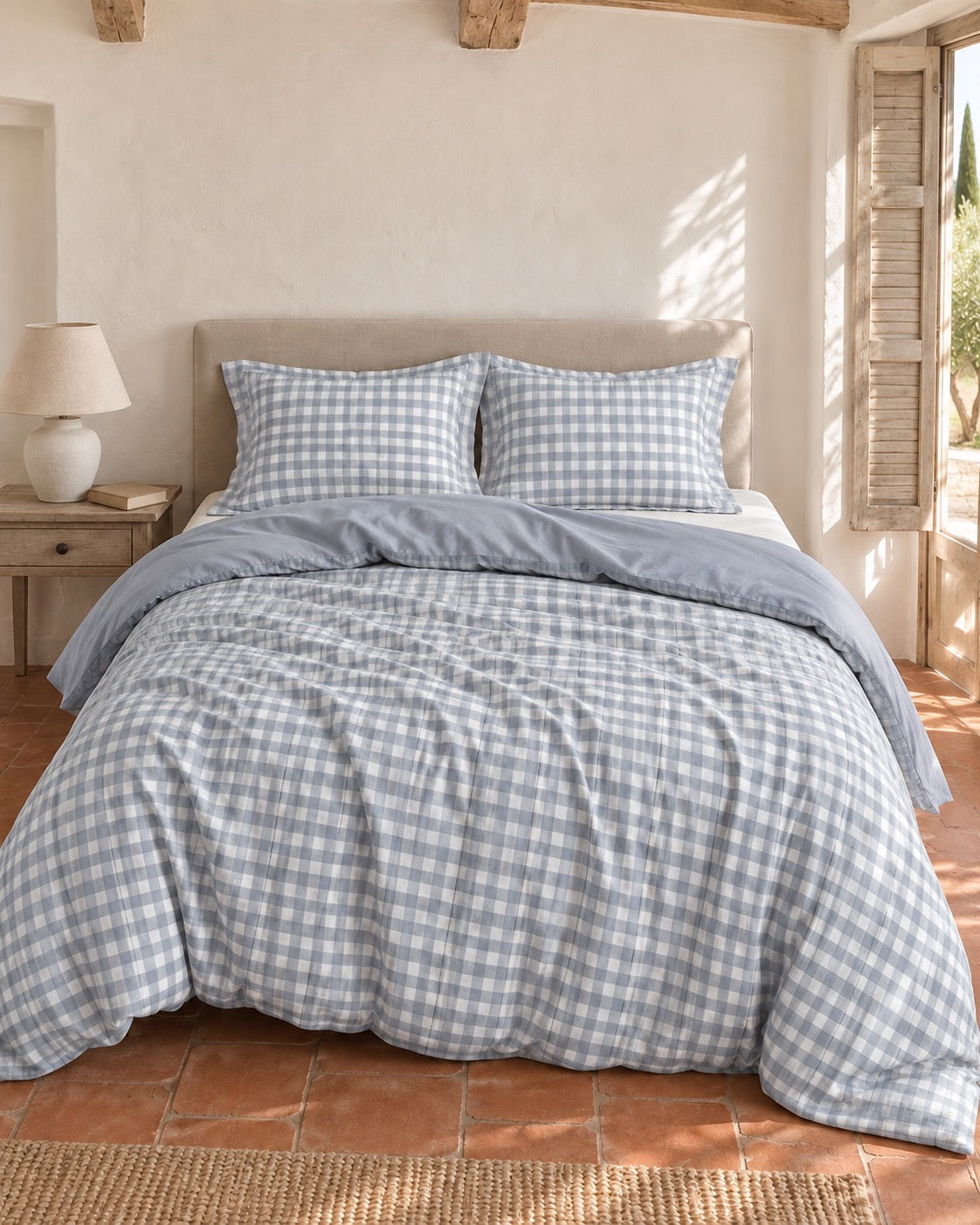 noctua_parure-vichy_bleu-gris_01-lit-fait_vacances
