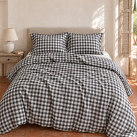 noctua_parure-vichy_noir-et-blanc_01-lit-fait_vacances