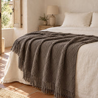noctua_plaid-maille_gris-fume_01-lit-fait_vacances