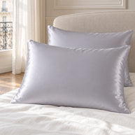 noctua_taie-soie-19-momme_gris-argente_01-lit-fait_paris