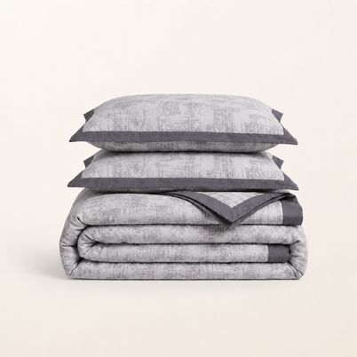 Parure de lit en gaze de coton grise, packshot sur fond blanc chaud, Noctua Paris