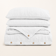 Parure de lit en lin lavé blanc, packshot sur fond blanc chaud, Noctua Paris