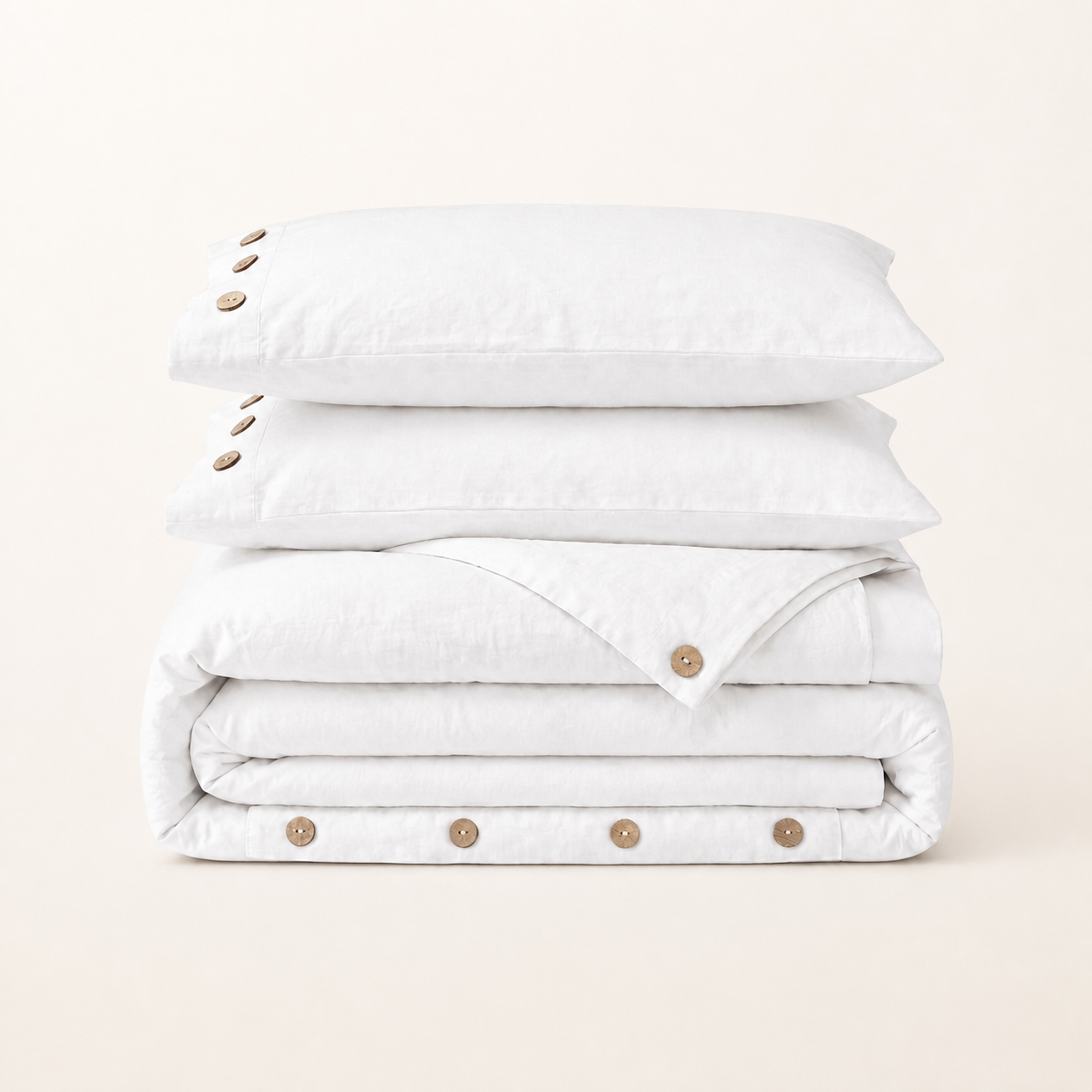 Parure de lit en percale de coton lavé blanche, packshot sur fond blanc chaud, Noctua Paris