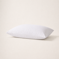 Taie d'oreiller en coton doux blanc, packshot horizontal sur fond blanc chaud, Noctua Paris